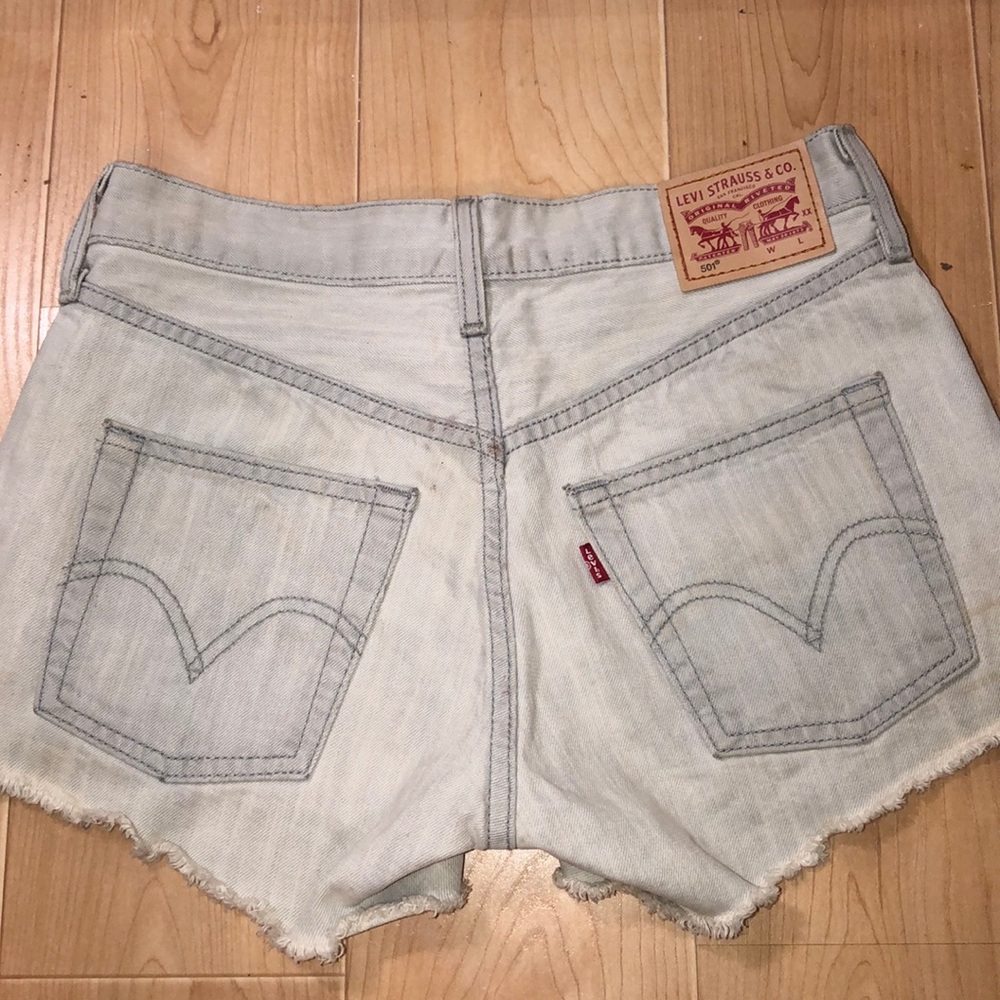 Levi High Waisted shorts light wash denim- Sz 26